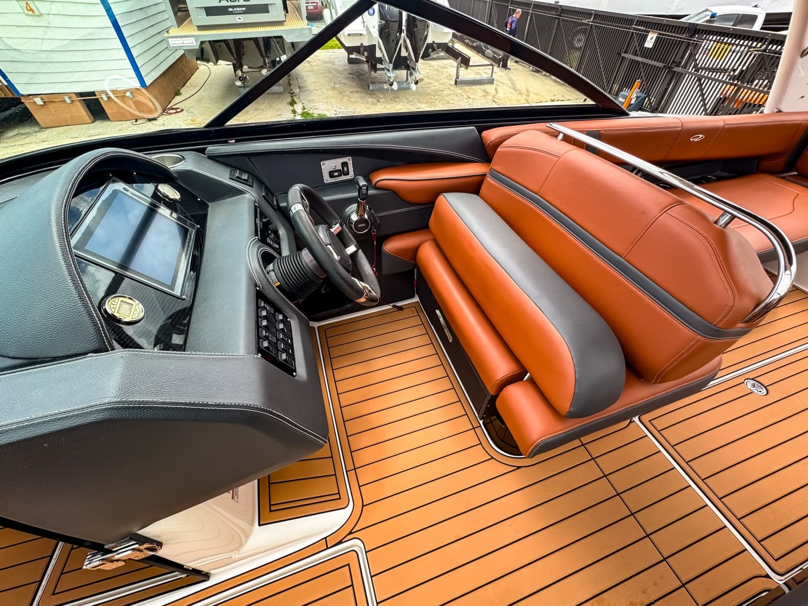 2017 Regal 2800 Bowrider - Photo 27