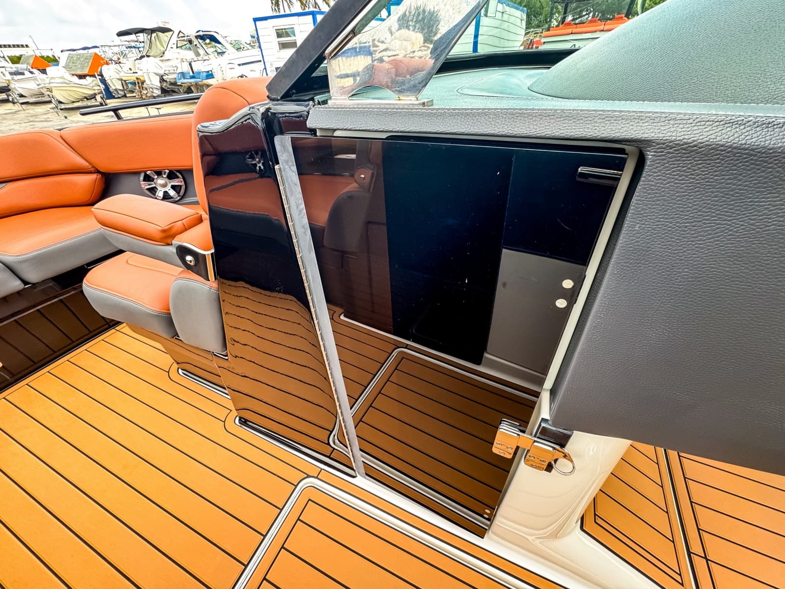 2017 Regal 2800 Bowrider - Photo 34