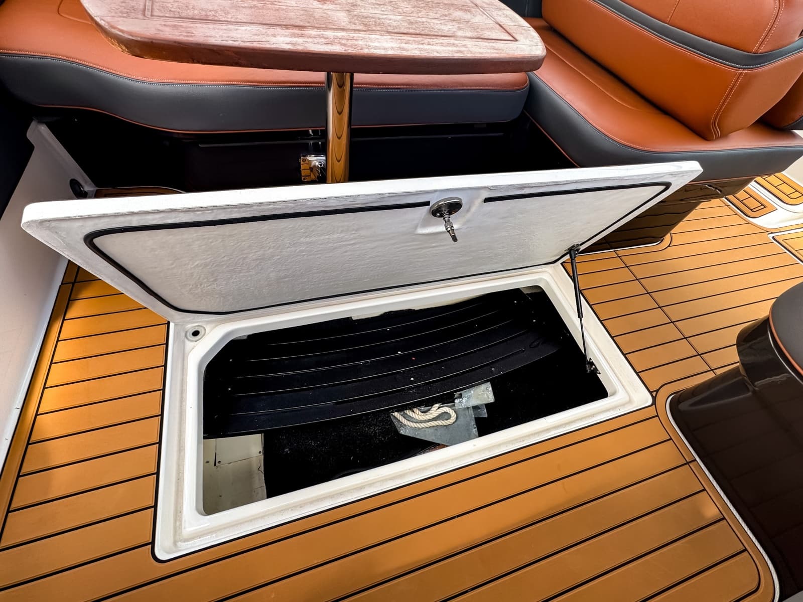 2017 Regal 2800 Bowrider - Photo 15