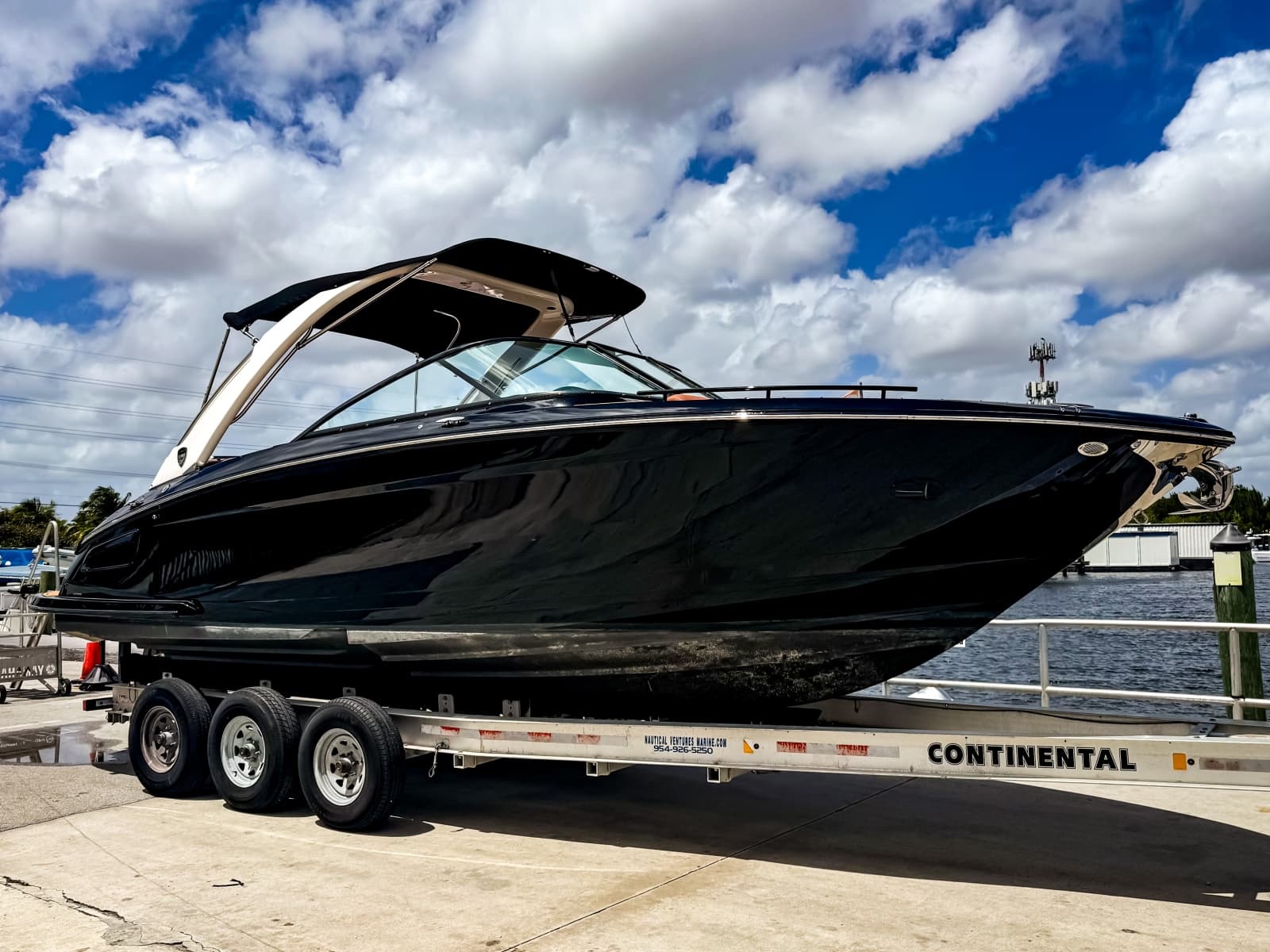 2017 Regal 2800 Bowrider - Photo 1