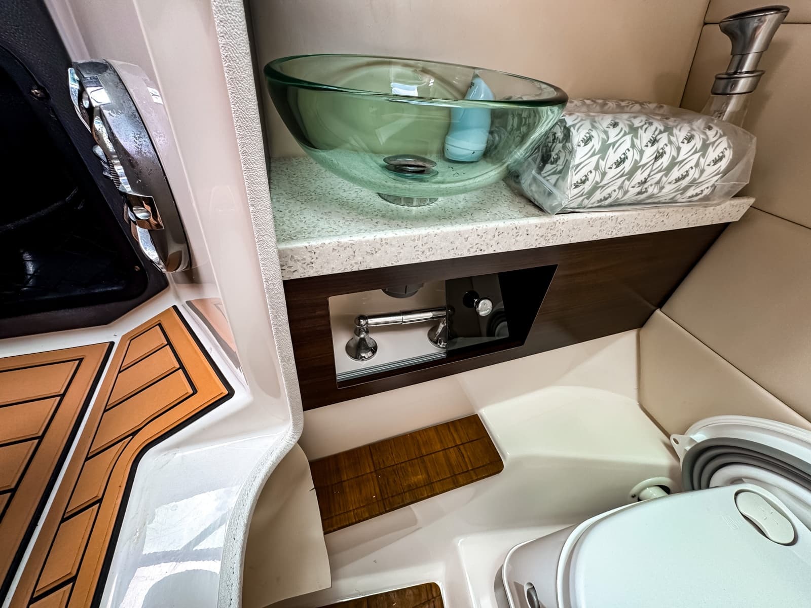 2017 Regal 2800 Bowrider - Photo 26
