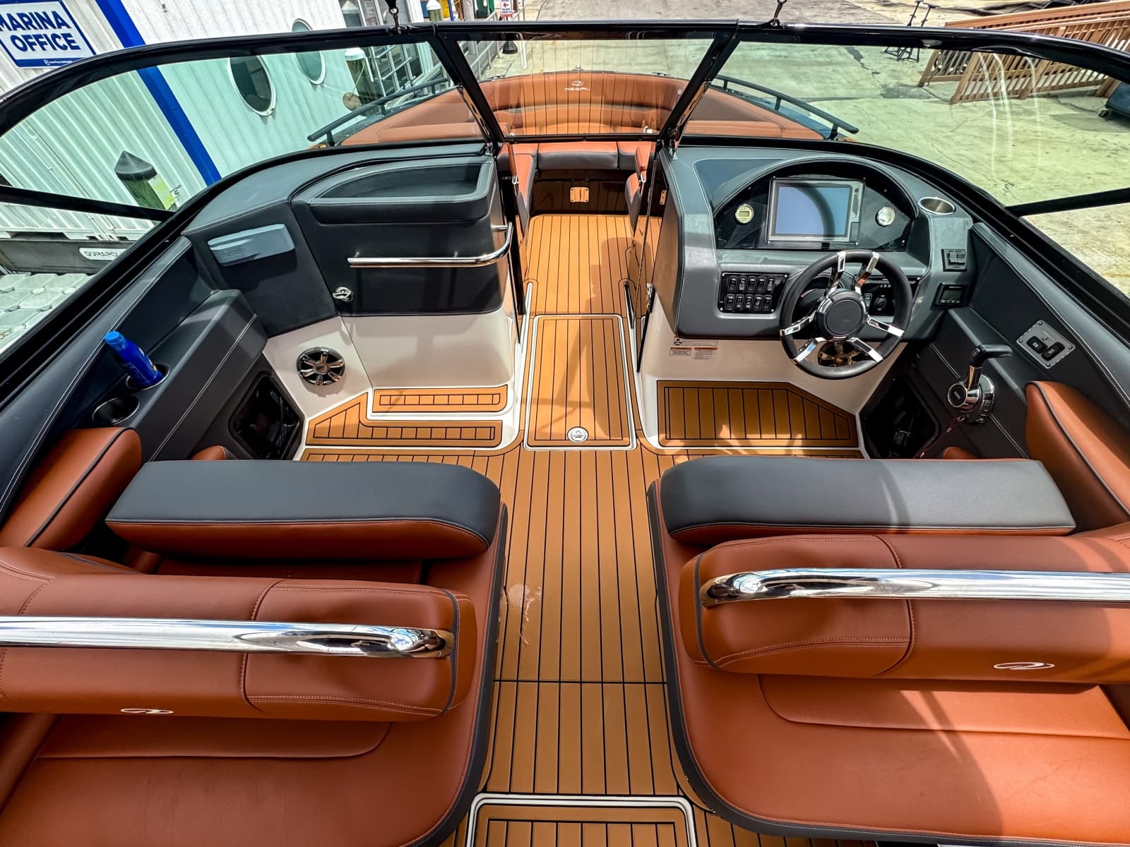 2017 Regal 2800 Bowrider - Photo 18