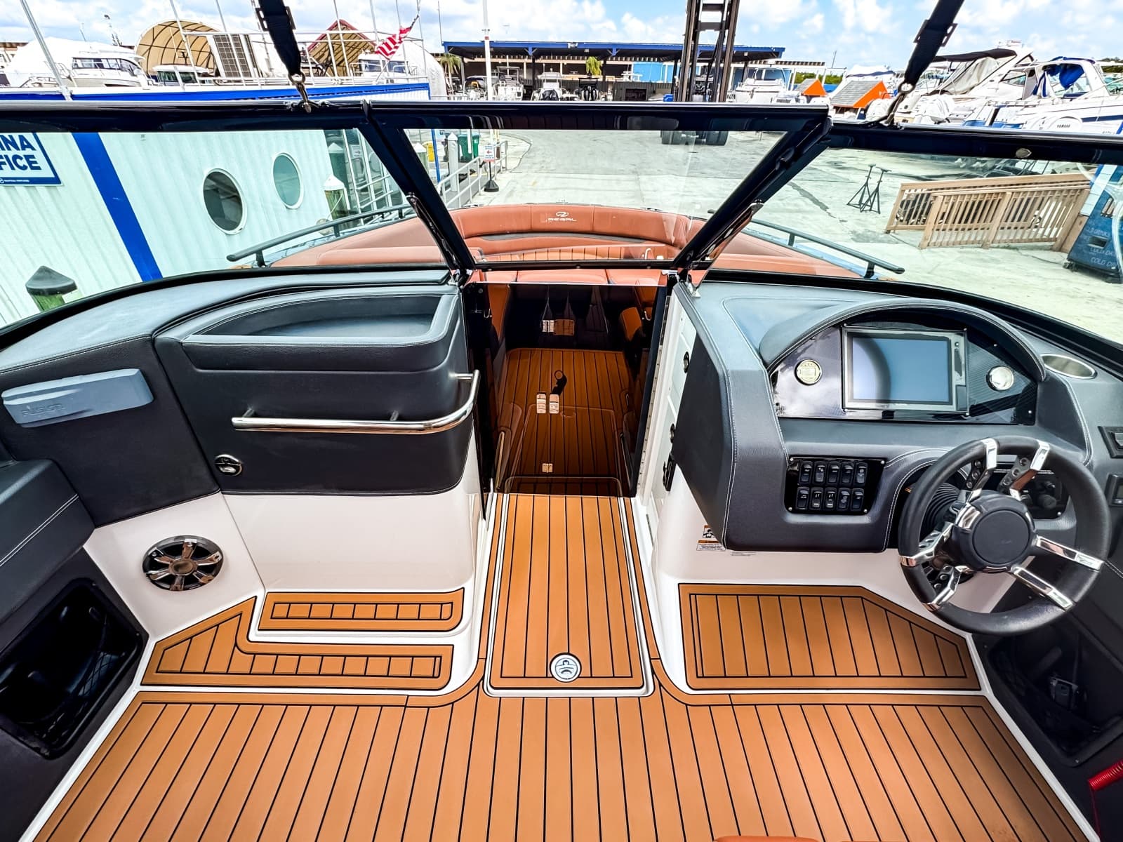 2017 Regal 2800 Bowrider - Photo 32