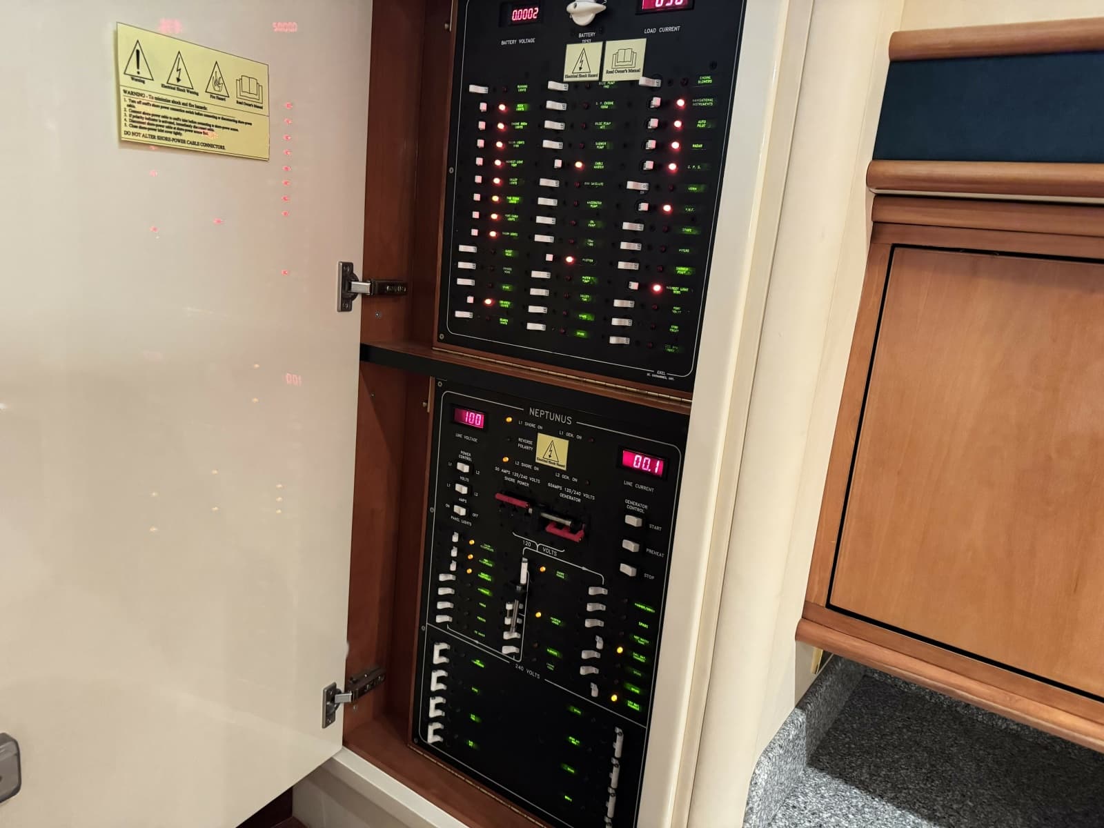 2001 Neptunus 56 Express