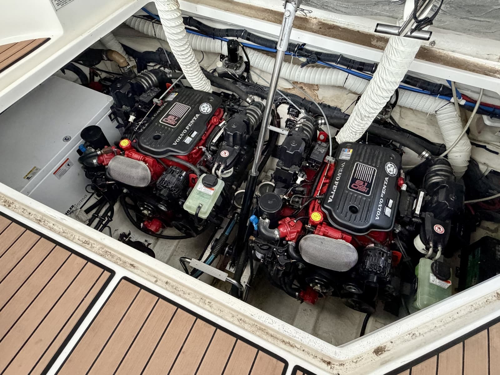 2007 Rinker 350 Express Cruiser