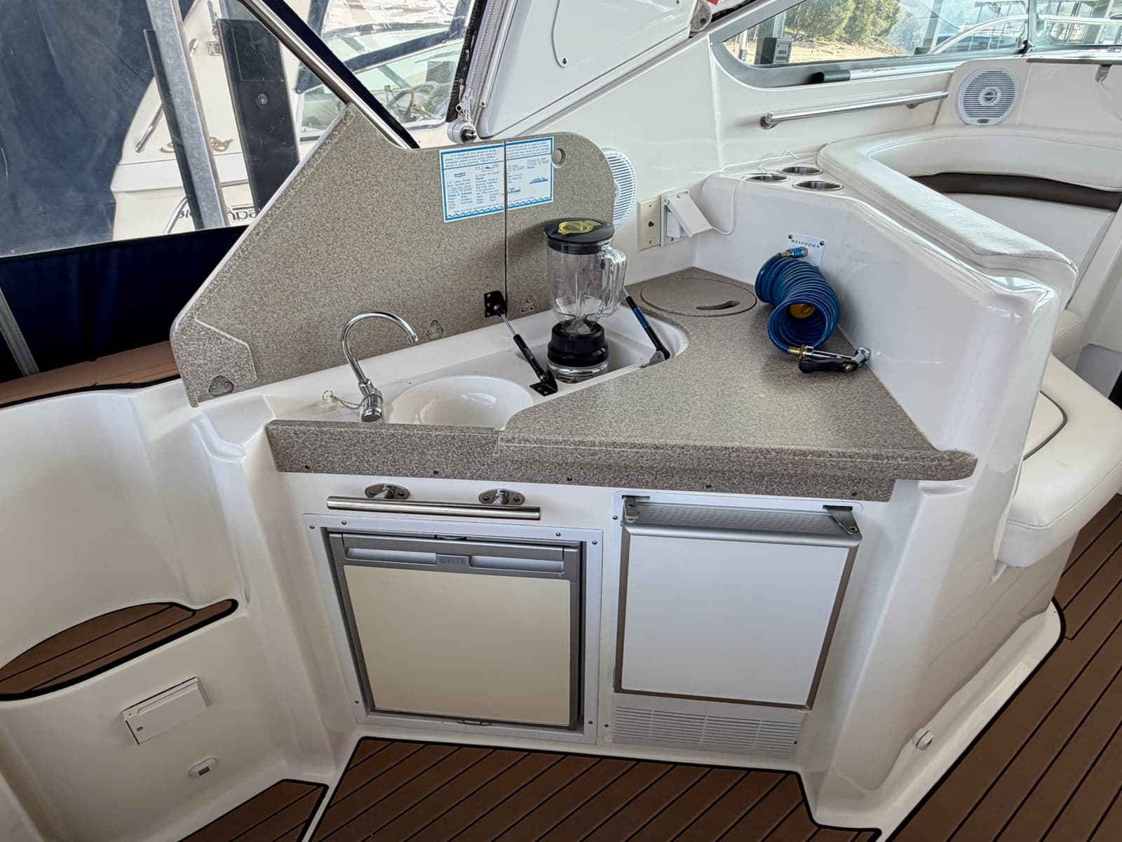 2007 Rinker 350 Express Cruiser