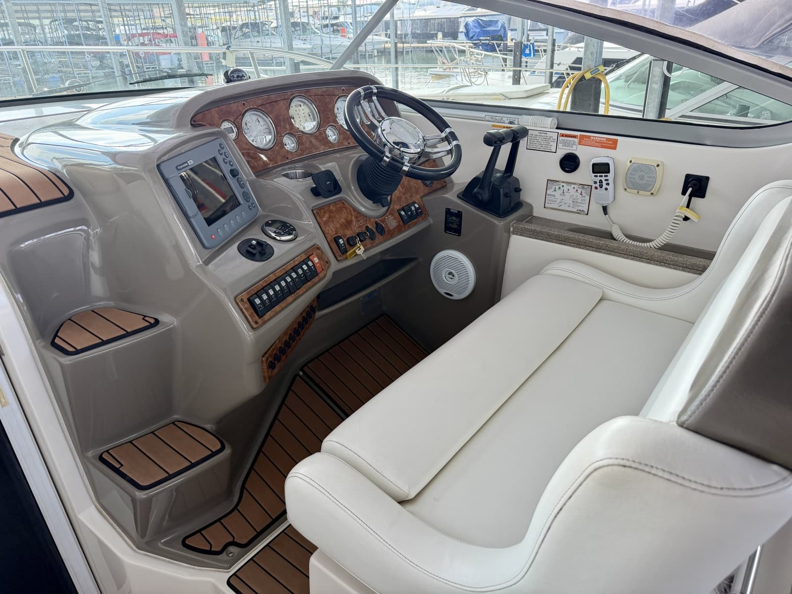 2007 Rinker 350 Express Cruiser