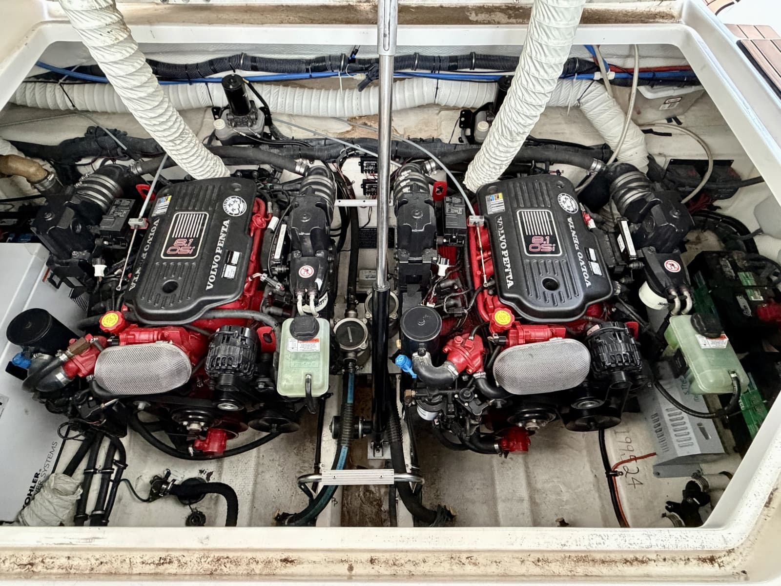 2007 Rinker 350 Express Cruiser