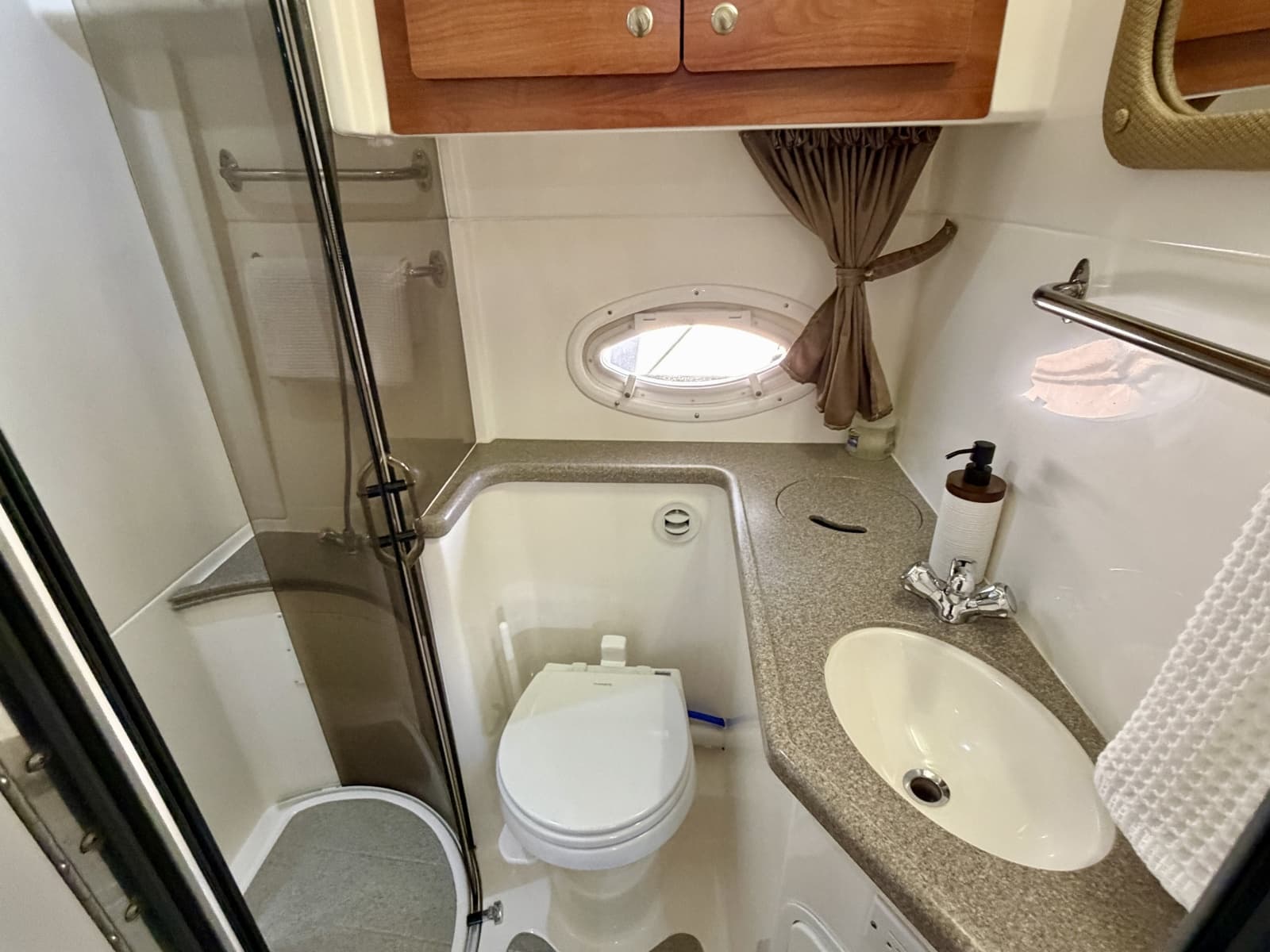 2007 Rinker 350 Express Cruiser