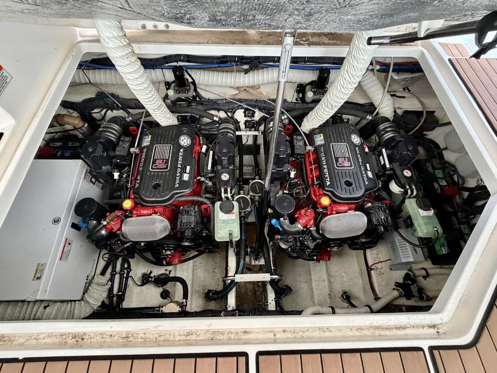 2007 Rinker 350 Express Cruiser