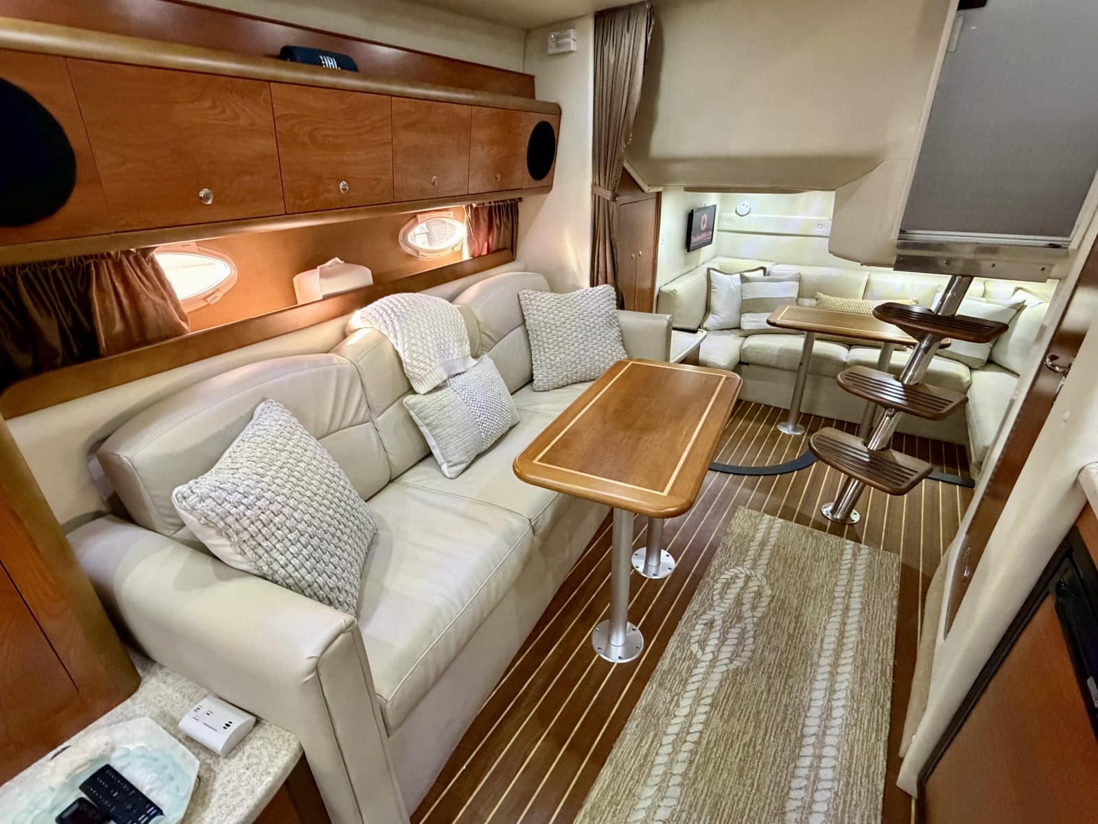 2007 Rinker 350 Express Cruiser