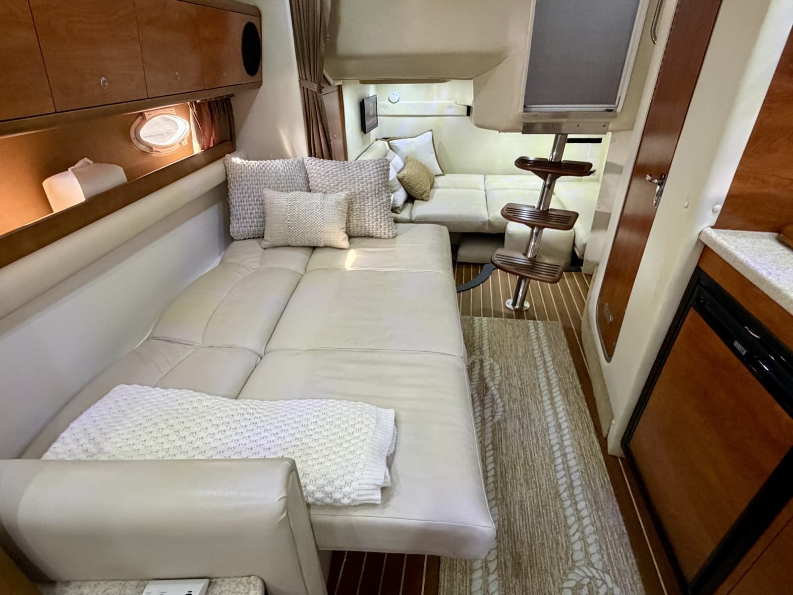 2007 Rinker 350 Express Cruiser