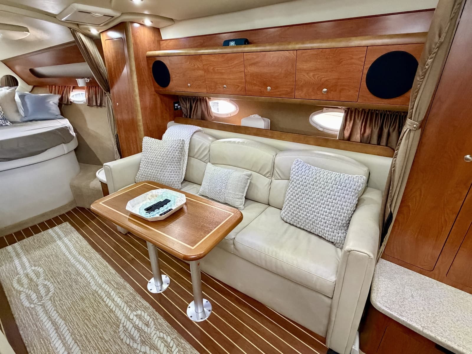 2007 Rinker 350 Express Cruiser