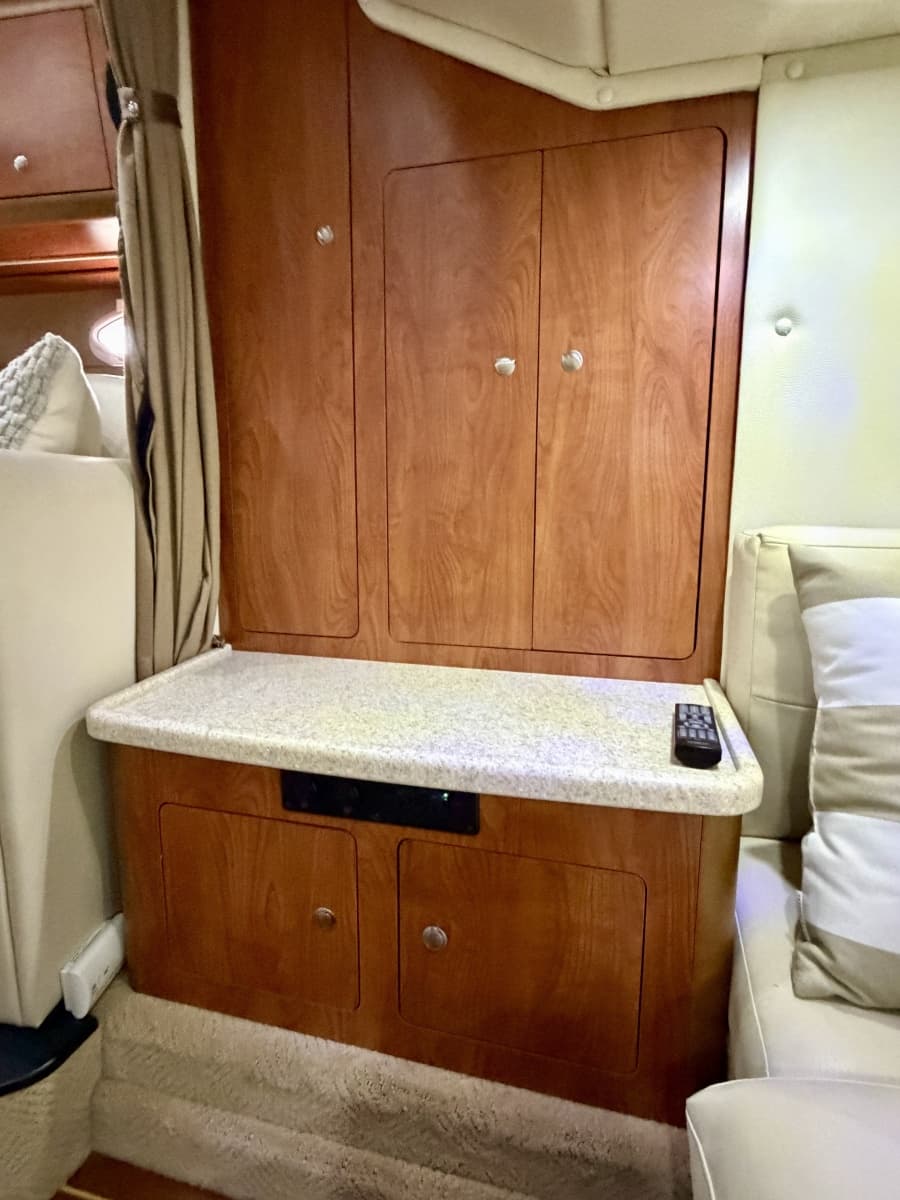 2007 Rinker 350 Express Cruiser