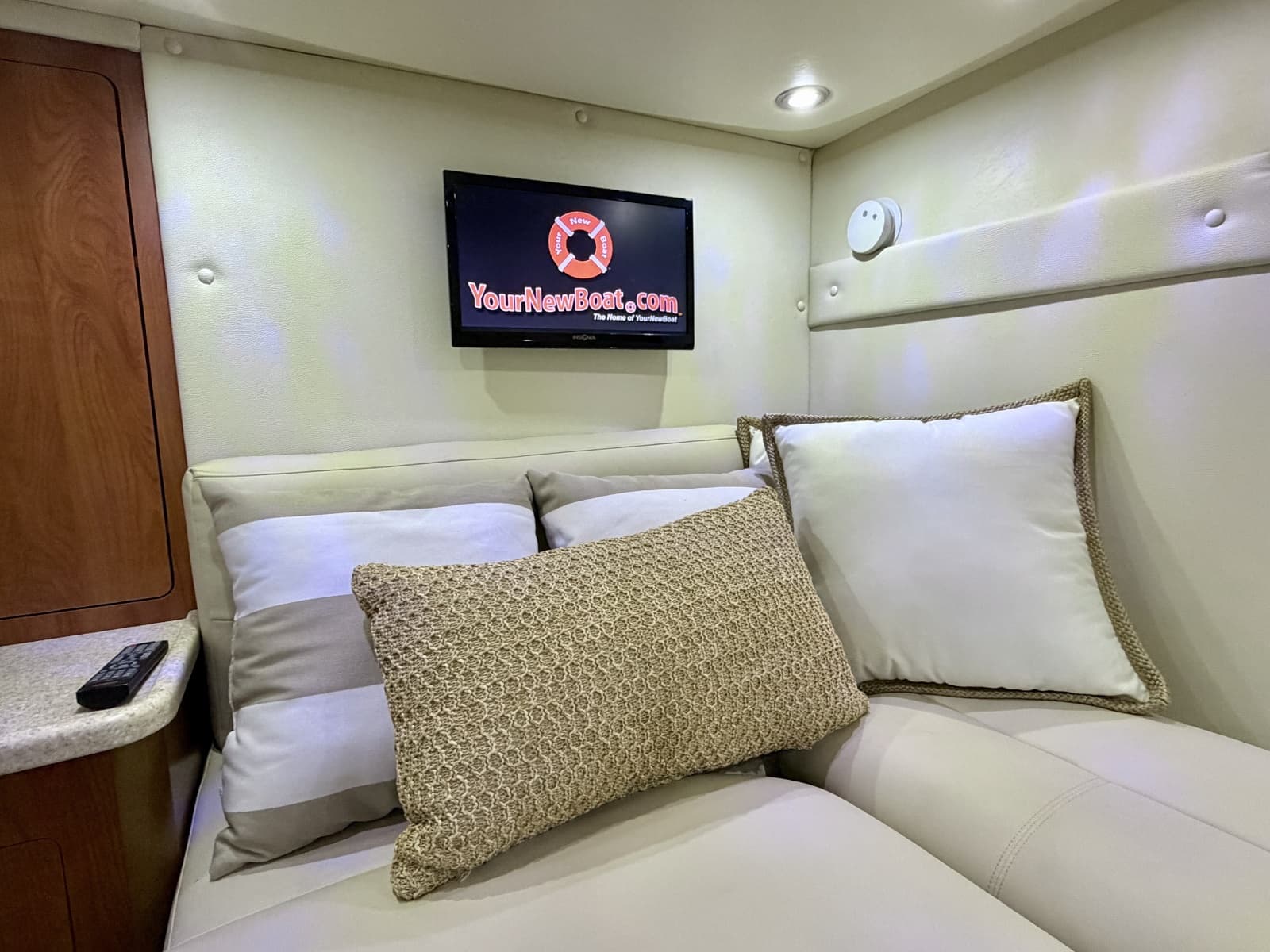 2007 Rinker 350 Express Cruiser