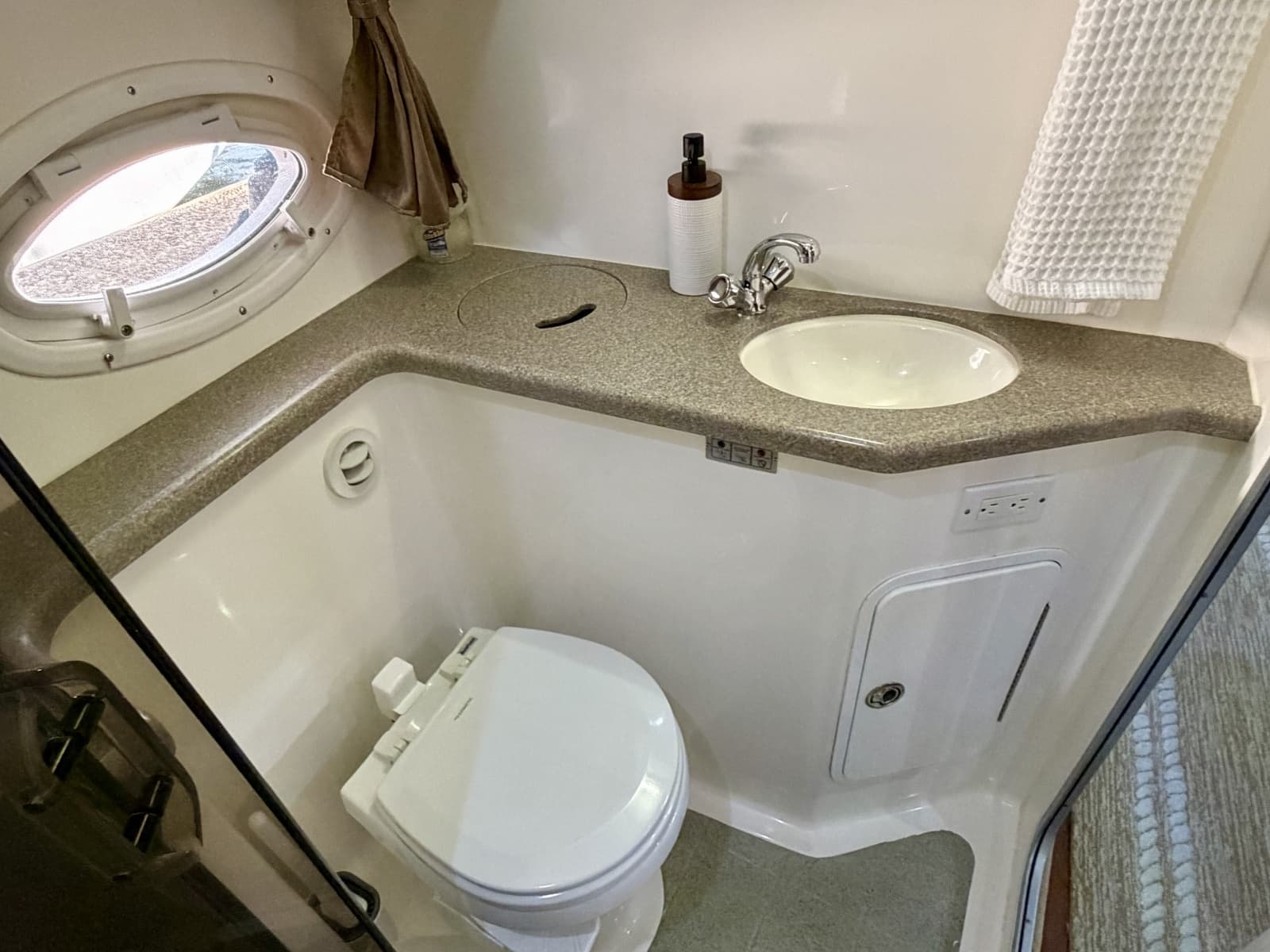 2007 Rinker 350 Express Cruiser