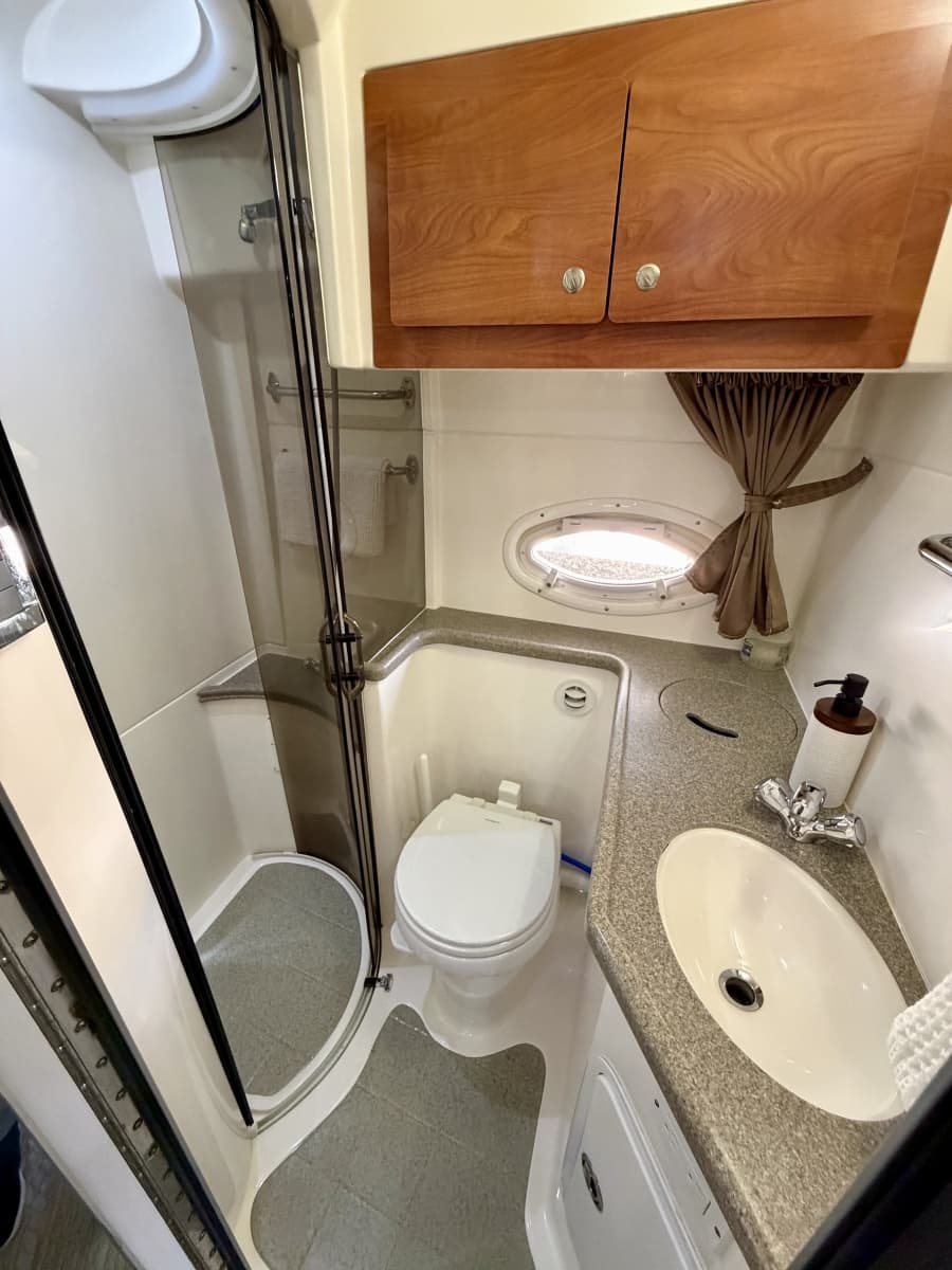 2007 Rinker 350 Express Cruiser