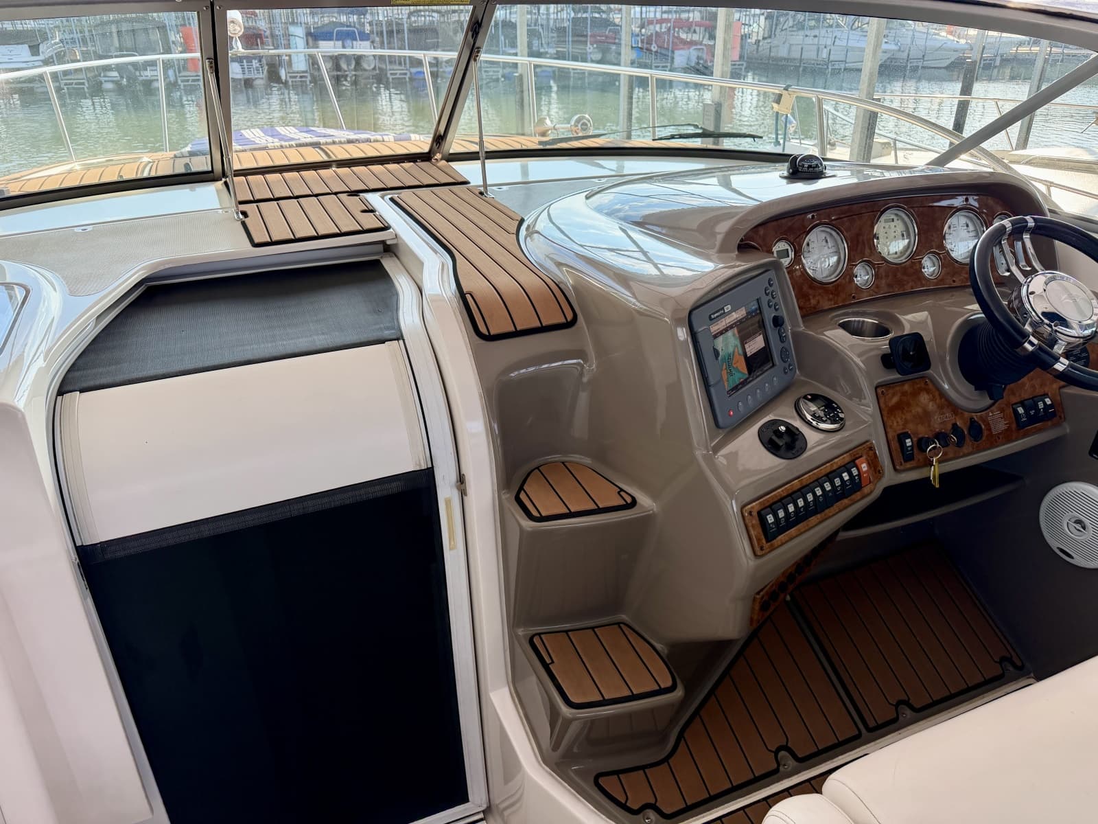 2007 Rinker 350 Express Cruiser