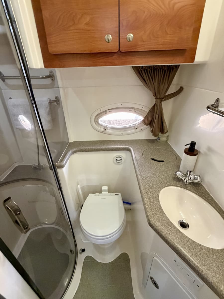 2007 Rinker 350 Express Cruiser