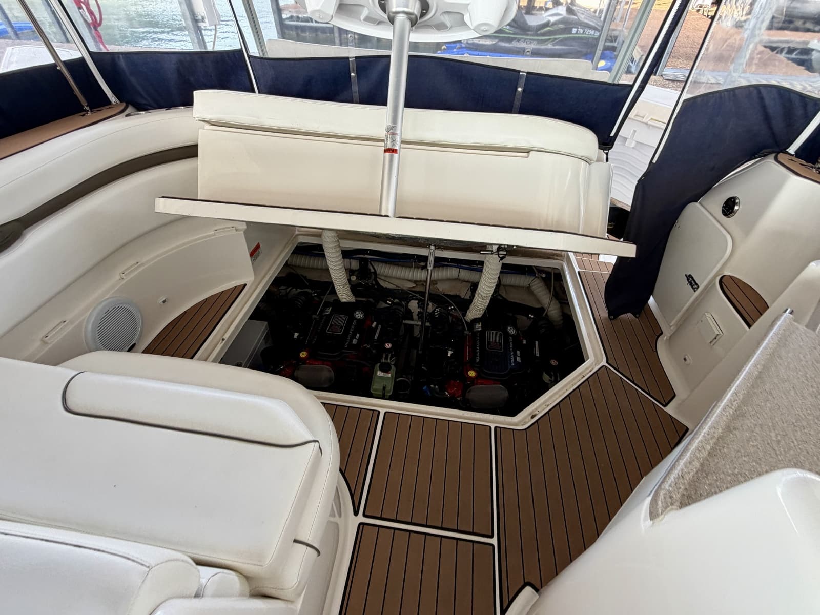 2007 Rinker 350 Express Cruiser