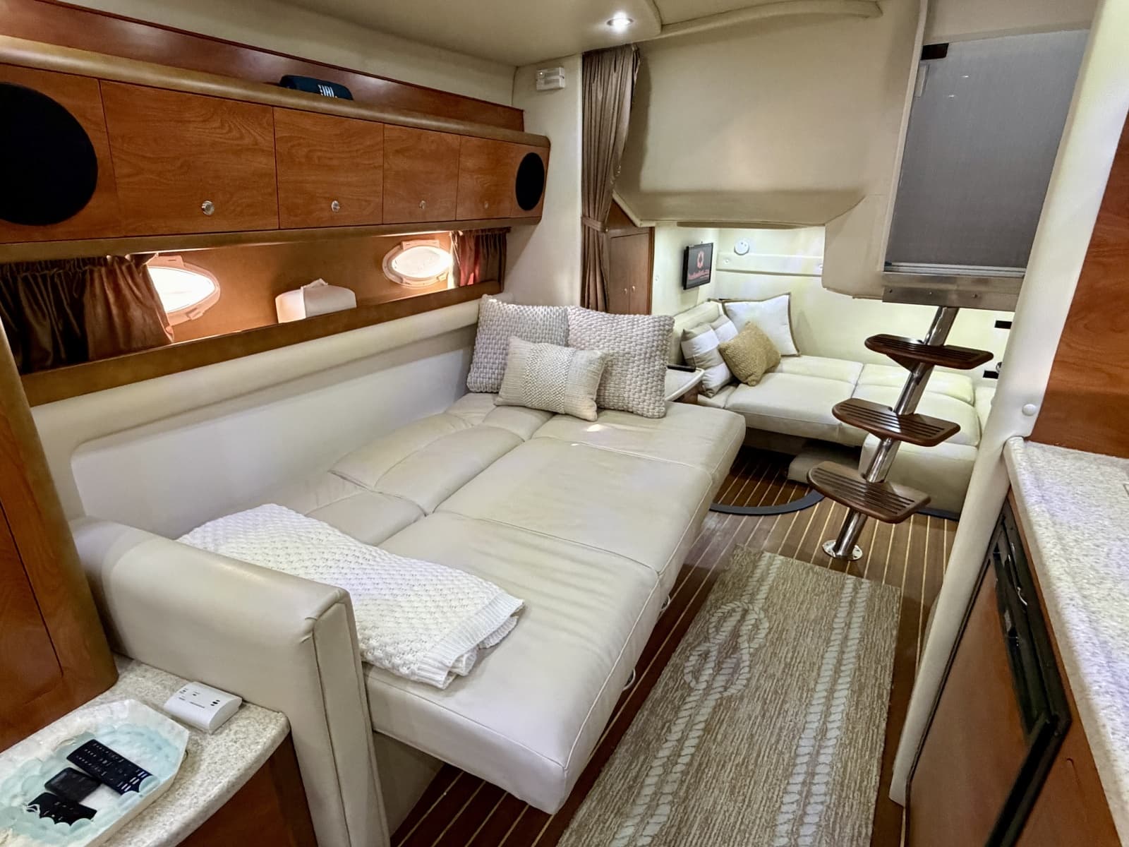 2007 Rinker 350 Express Cruiser