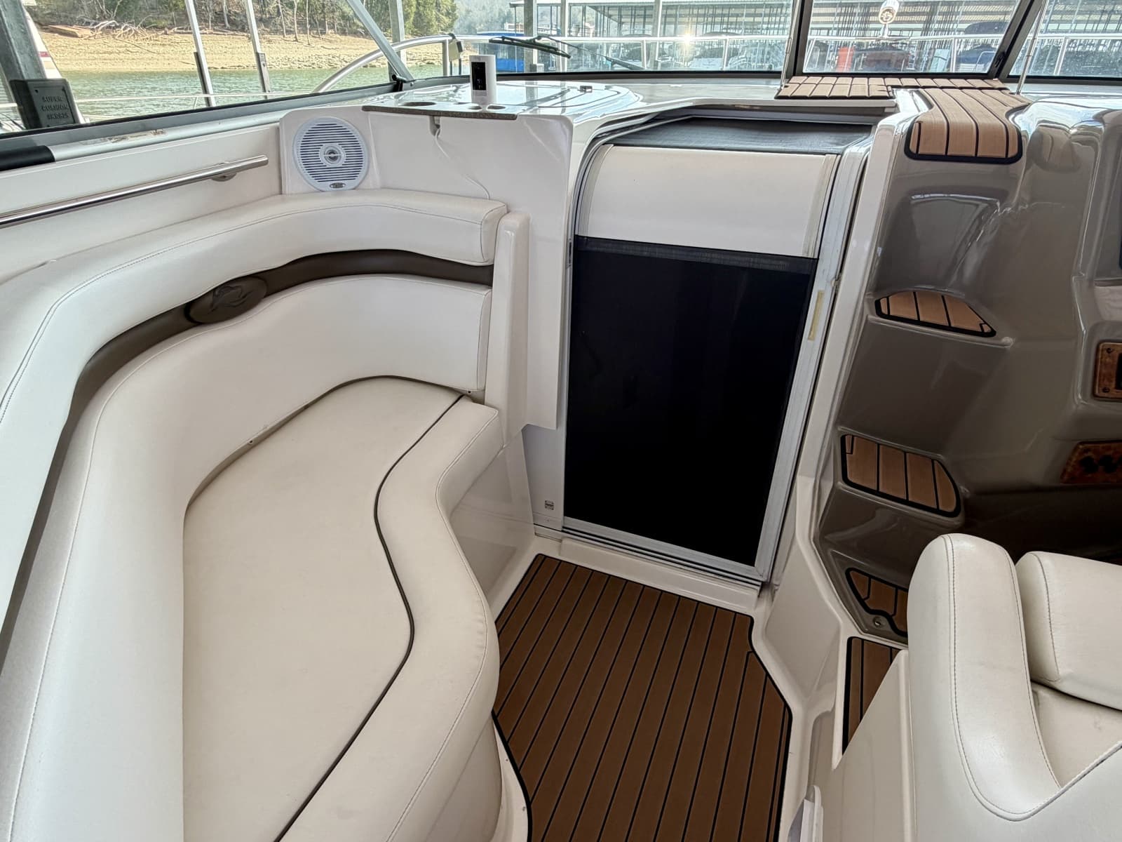 2007 Rinker 350 Express Cruiser