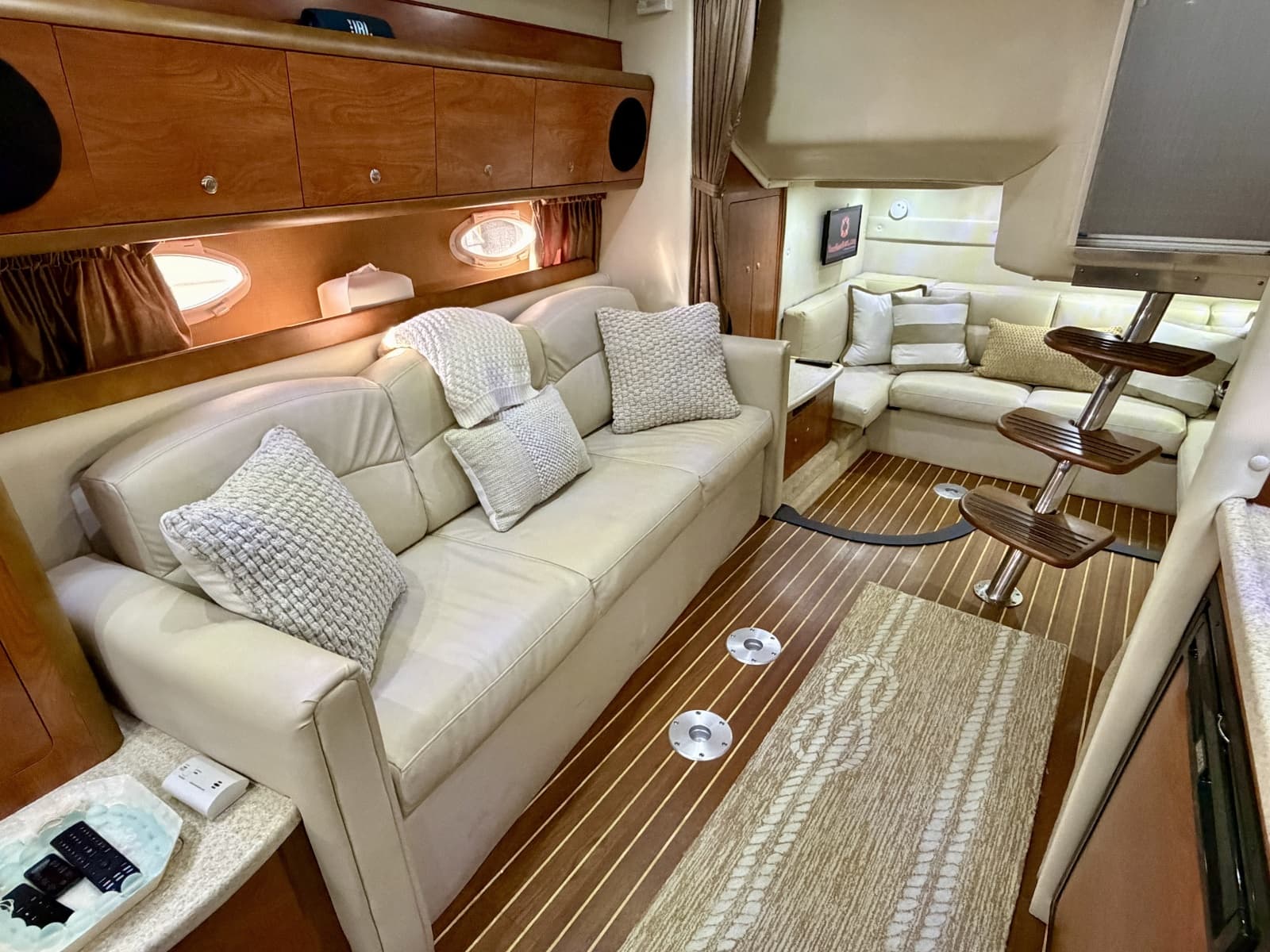 2007 Rinker 350 Express Cruiser