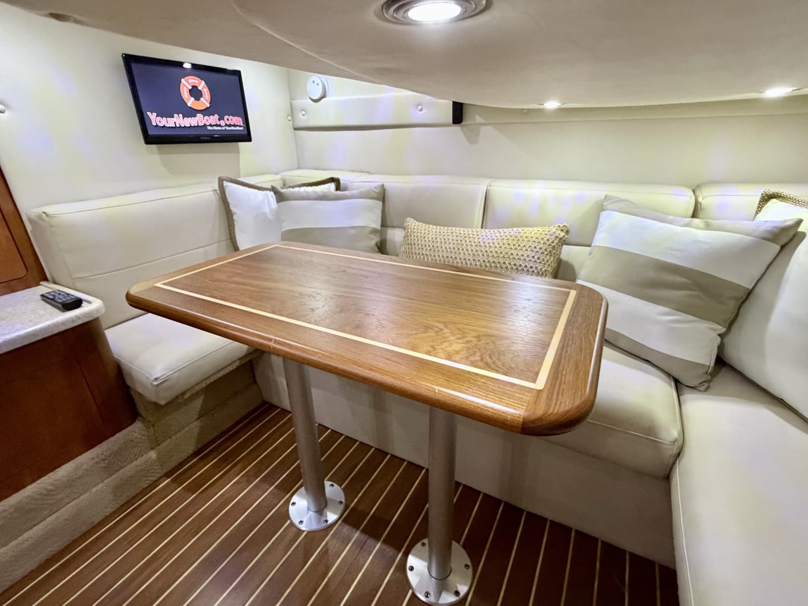 2007 Rinker 350 Express Cruiser