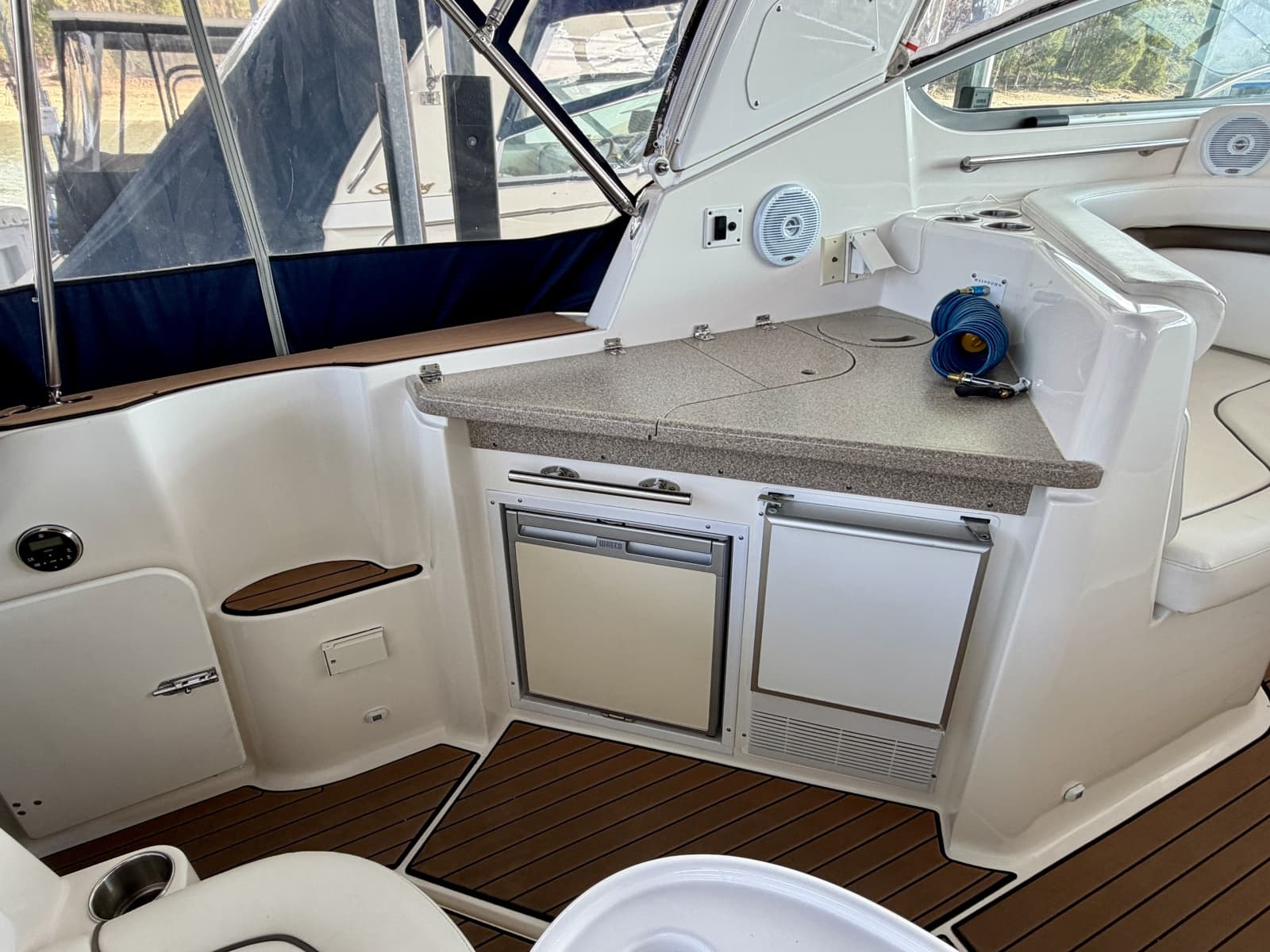 2007 Rinker 350 Express Cruiser