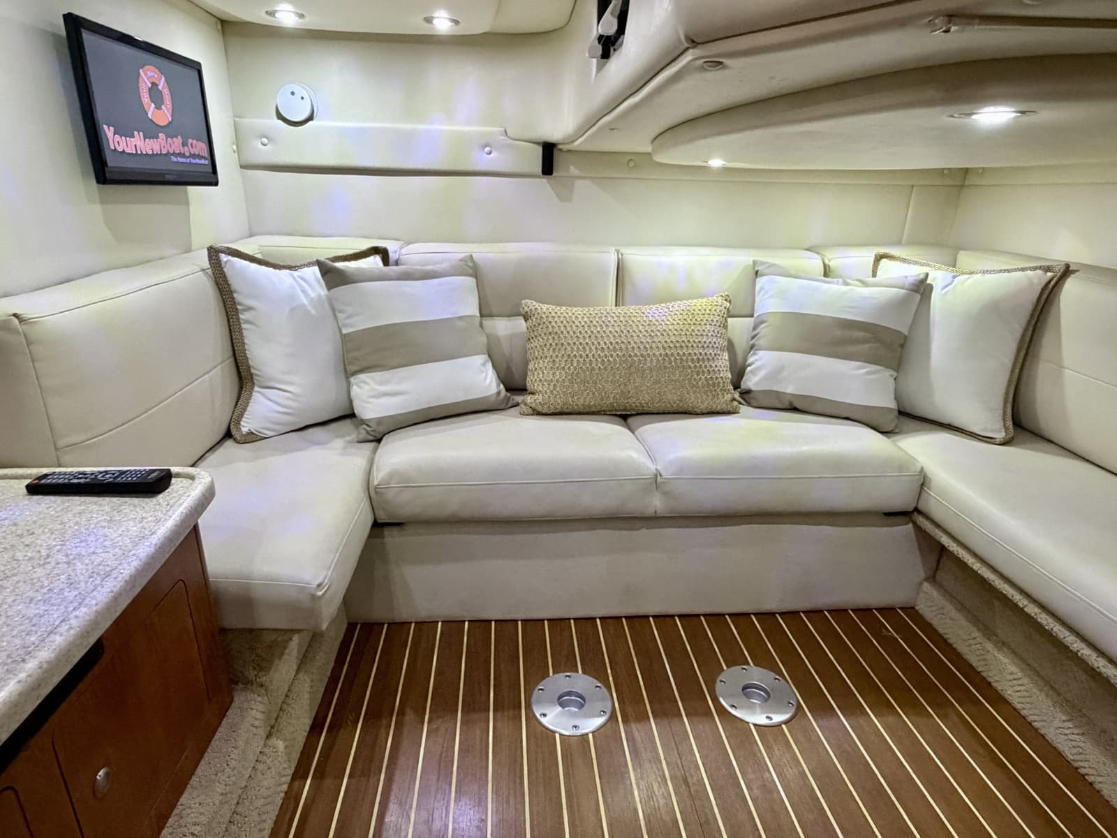 2007 Rinker 350 Express Cruiser