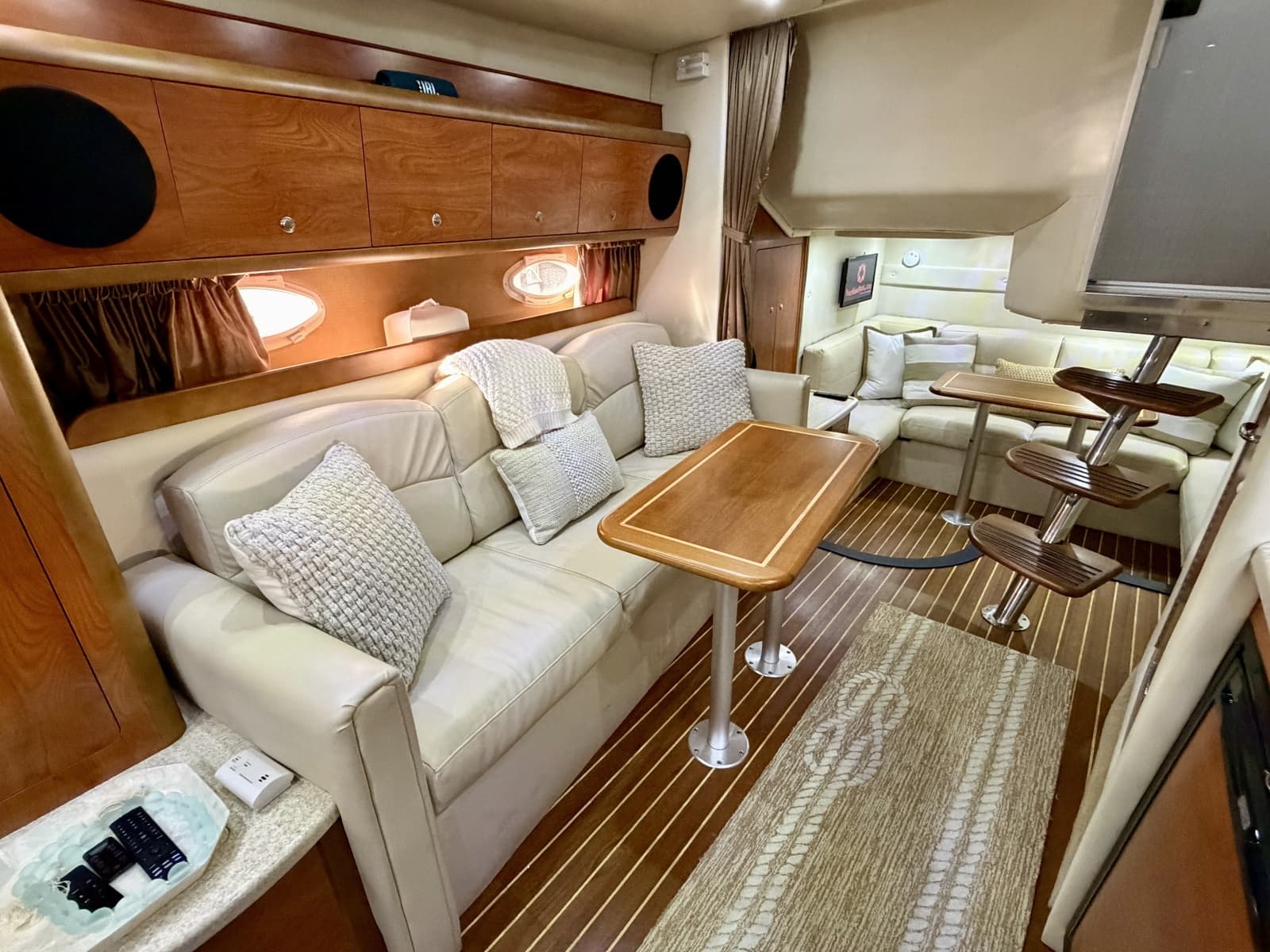 2007 Rinker 350 Express Cruiser