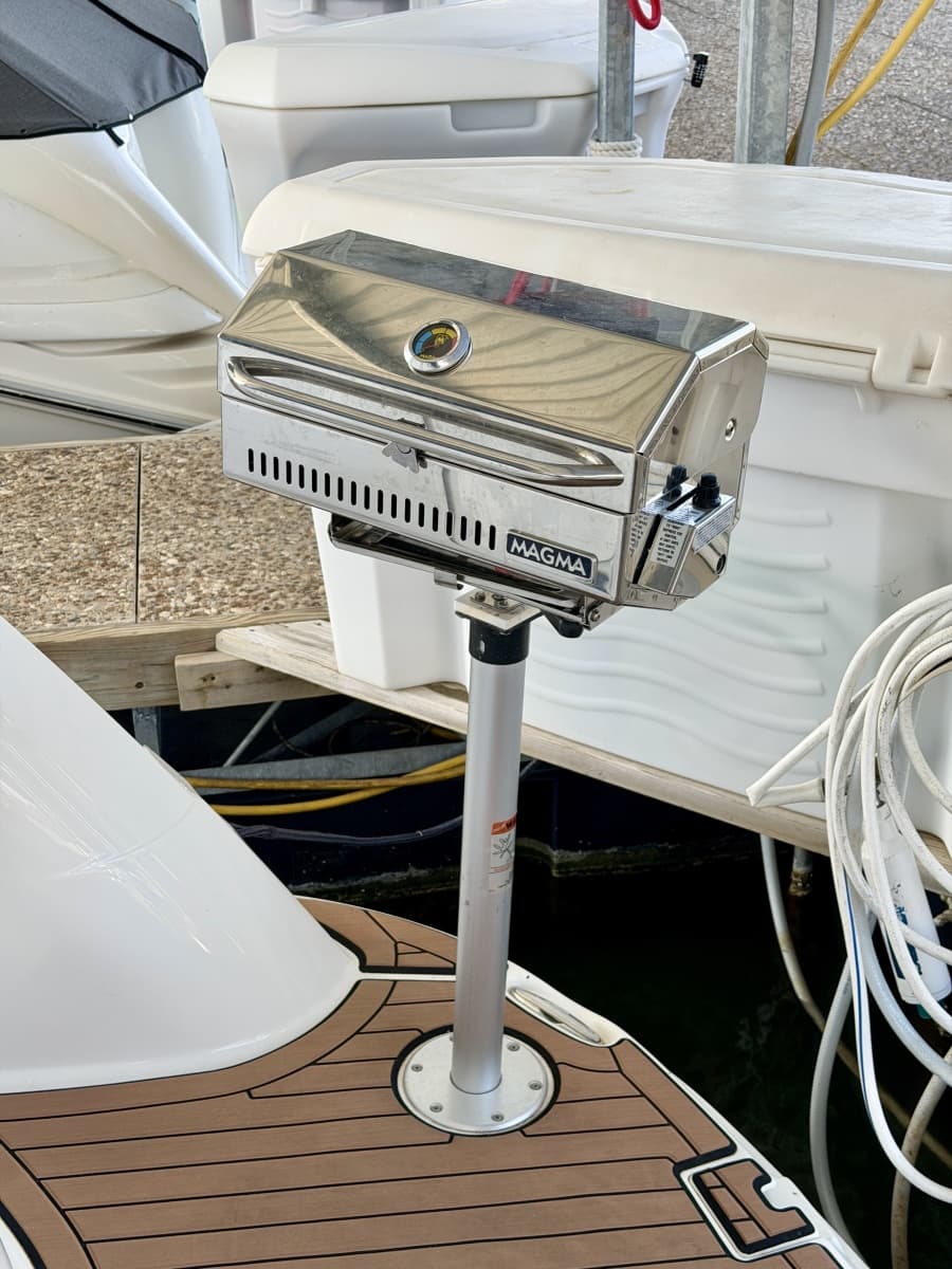2007 Rinker 350 Express Cruiser