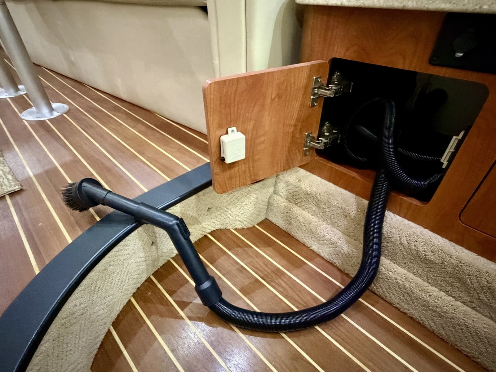 2007 Rinker 350 Express Cruiser