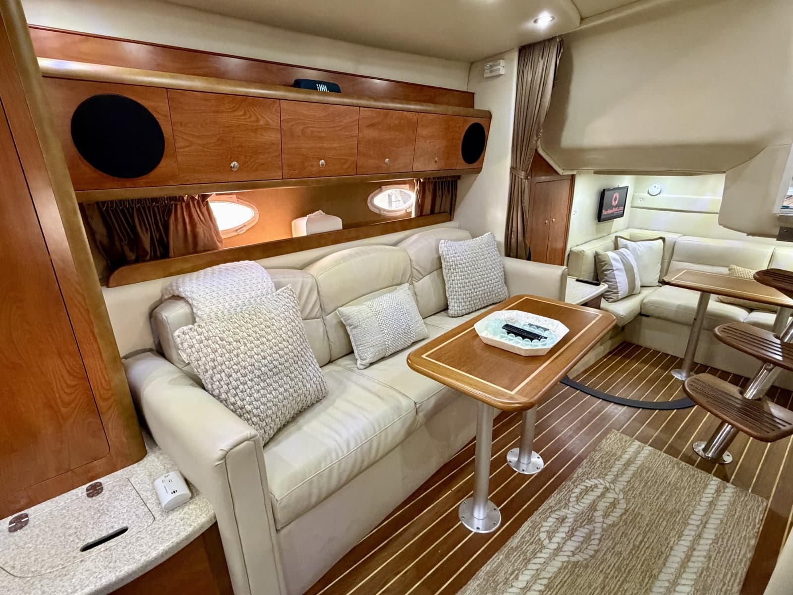 2007 Rinker 350 Express Cruiser