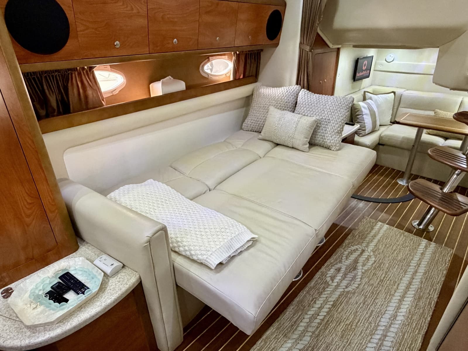 2007 Rinker 350 Express Cruiser