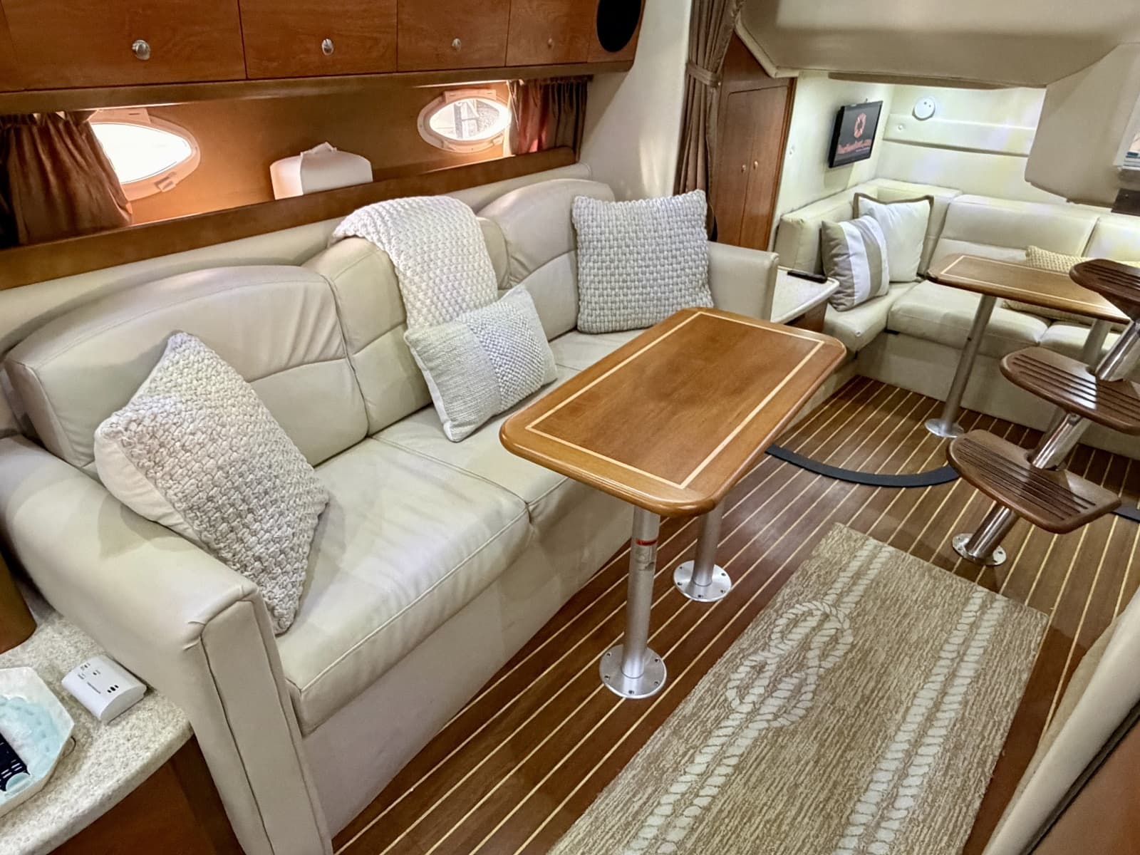 2007 Rinker 350 Express Cruiser