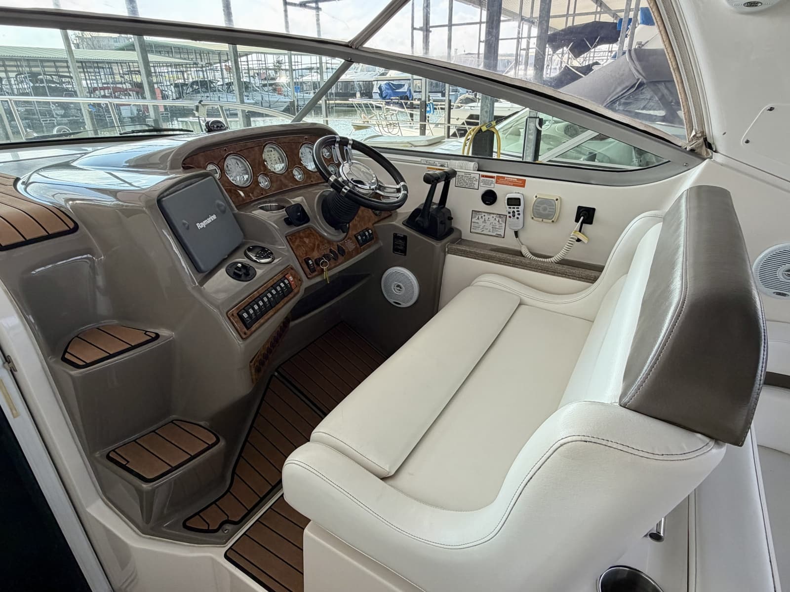 2007 Rinker 350 Express Cruiser