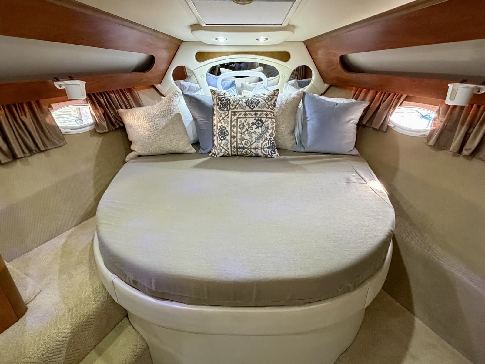 2007 Rinker 350 Express Cruiser