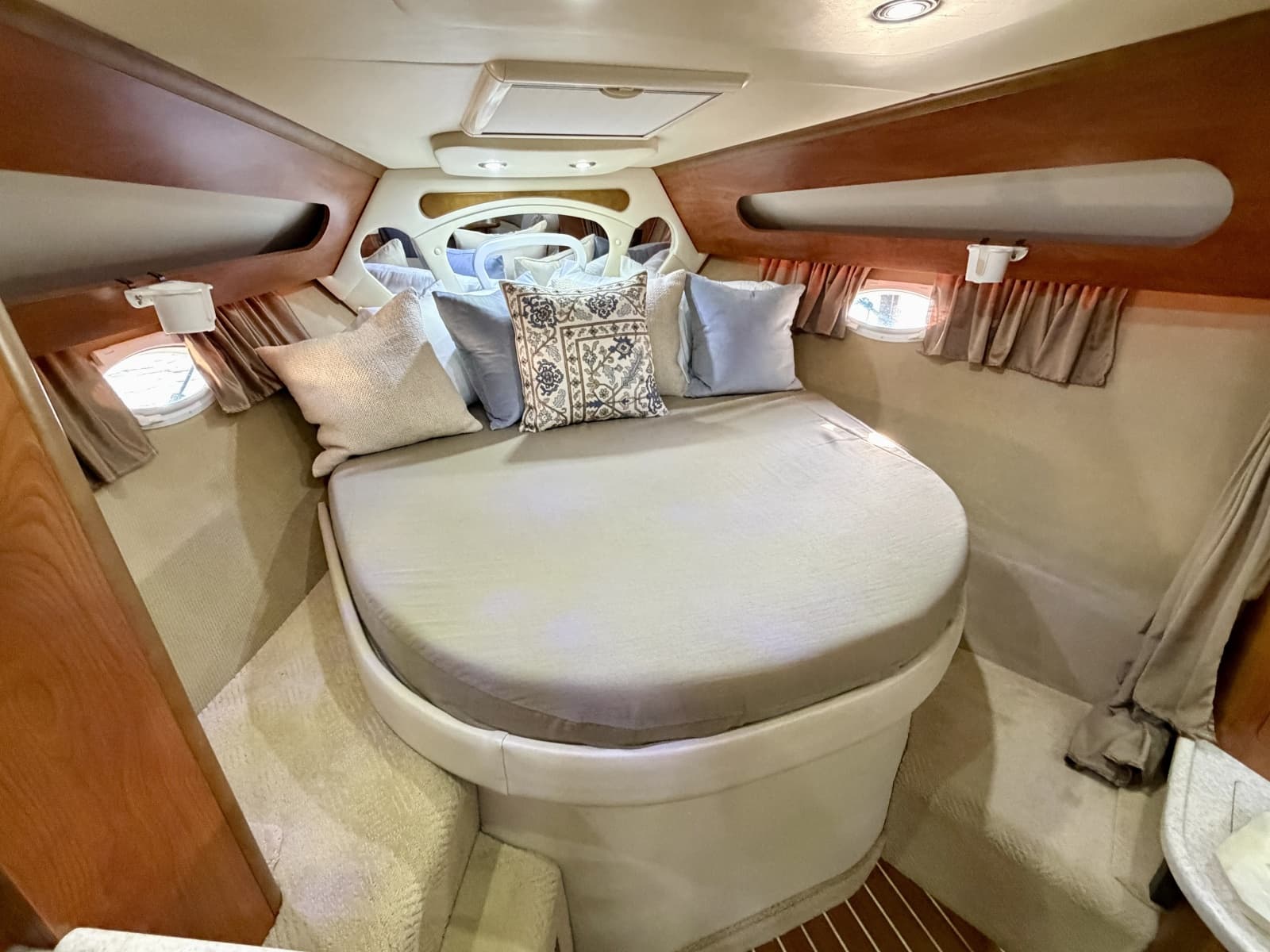 2007 Rinker 350 Express Cruiser