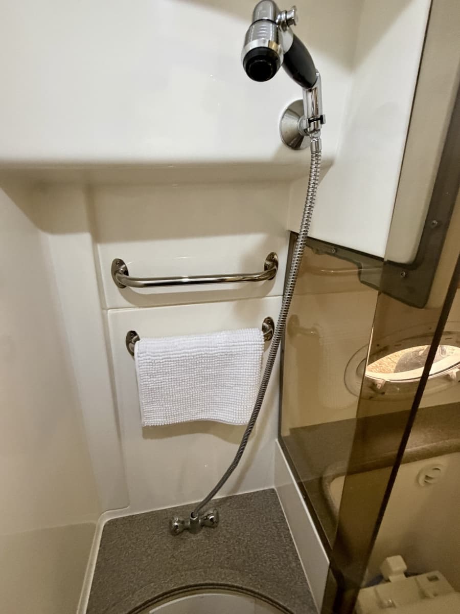 2007 Rinker 350 Express Cruiser