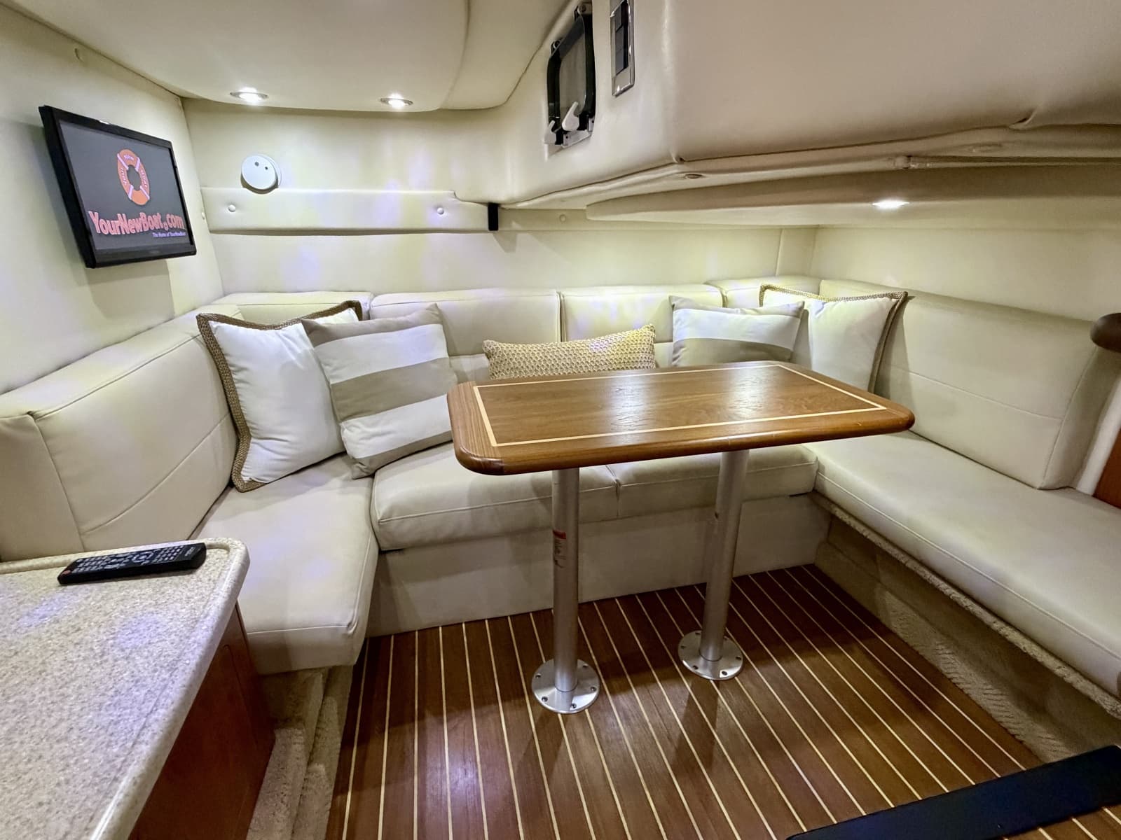 2007 Rinker 350 Express Cruiser