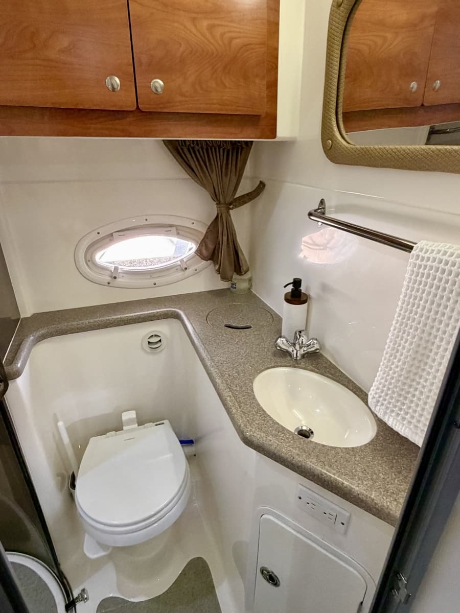 2007 Rinker 350 Express Cruiser