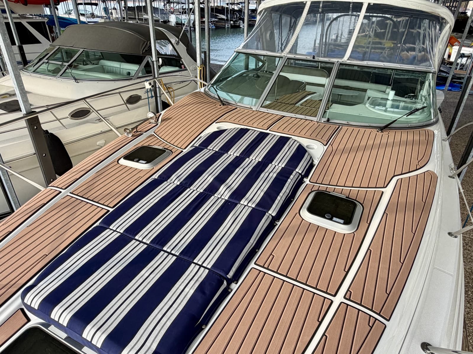 2007 Rinker 350 Express Cruiser