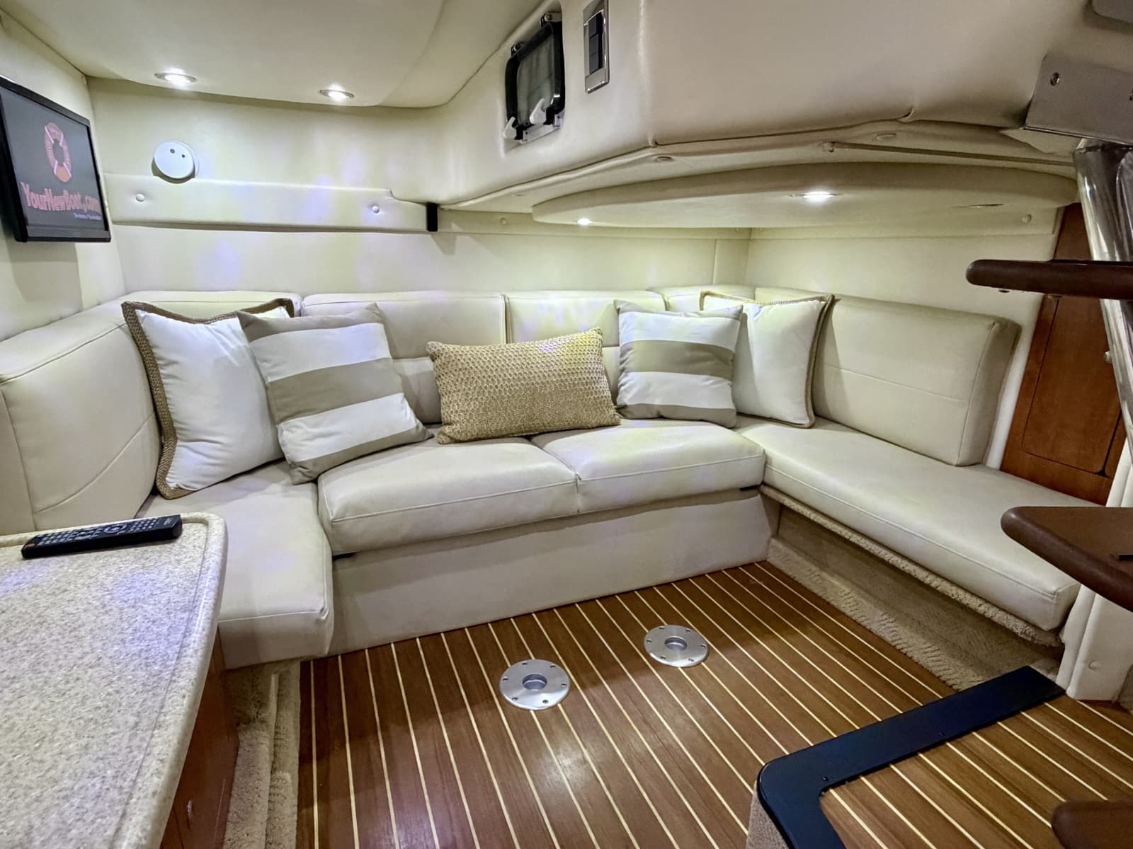 2007 Rinker 350 Express Cruiser