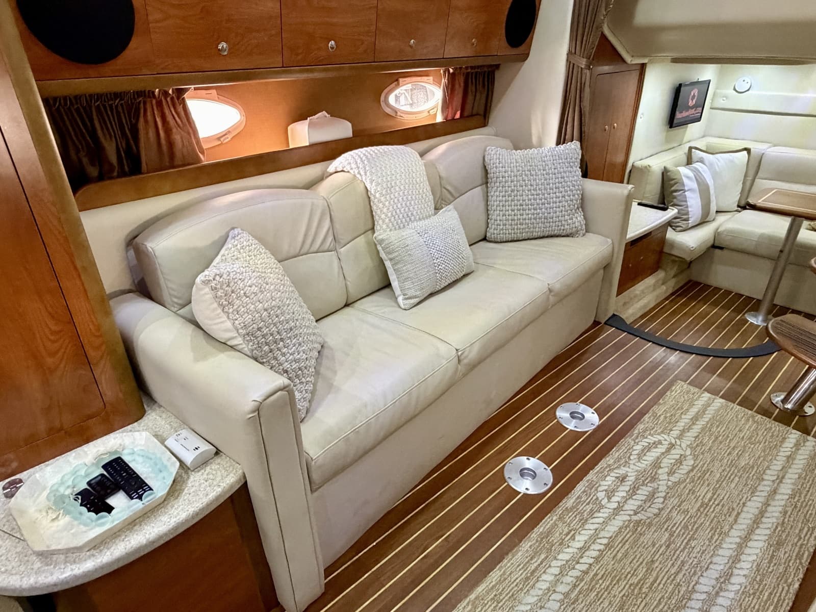 2007 Rinker 350 Express Cruiser