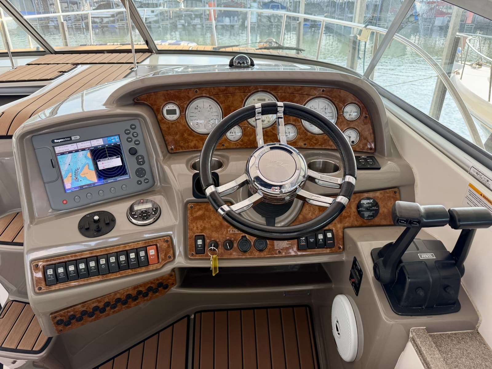 2007 Rinker 350 Express Cruiser