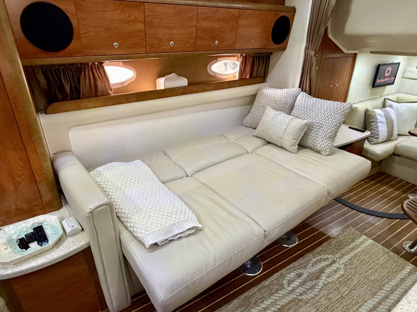 2007 Rinker 350 Express Cruiser