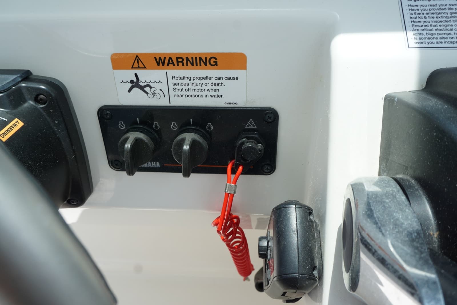 2024 23 World Cat 230 DC Yamaha Controls (2)