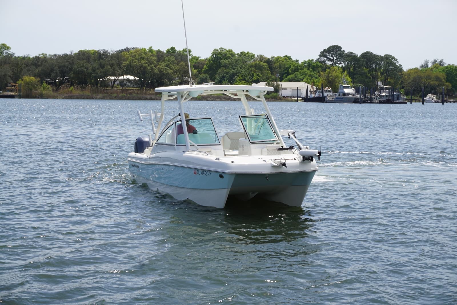 2024 23 World Cat 230 DC Exterior Profile (2)