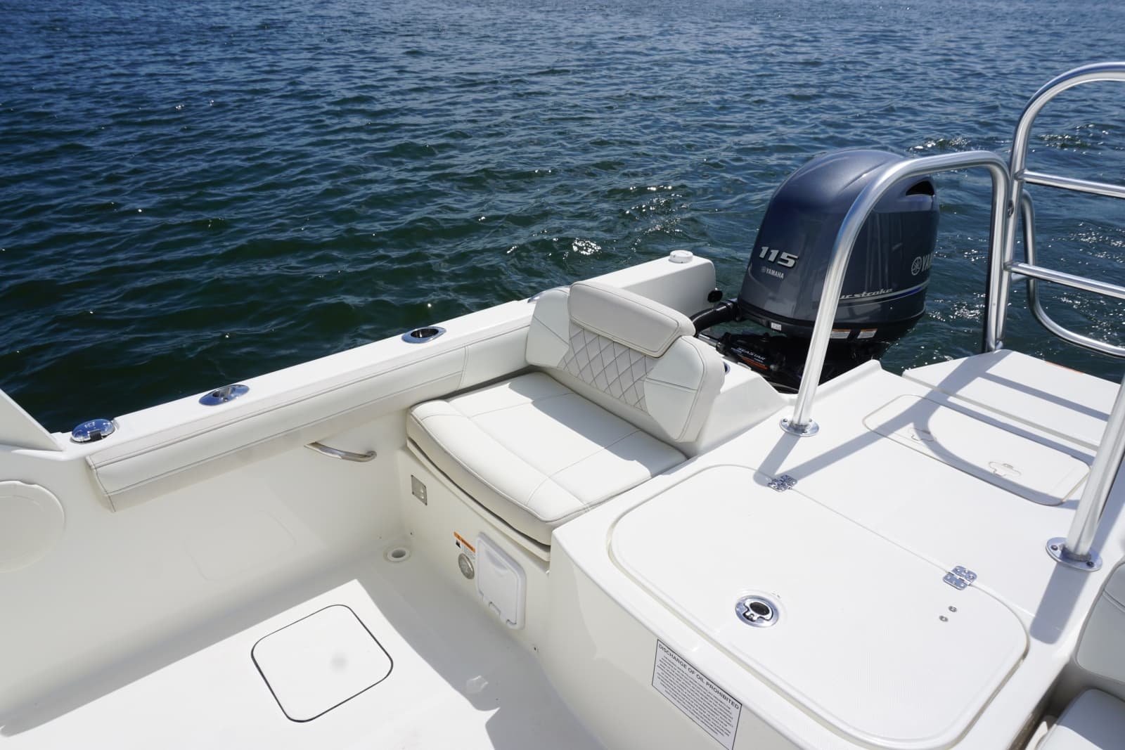 2024 23 World Cat 230 DC Transom Seating (13)